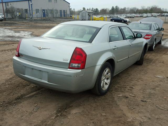 2C3KA53G16H220557 - 2006 CHRYSLER 300 TOURIN SILVER photo 4