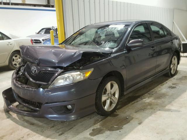 4T1BF3EK2AU012417 - 2010 TOYOTA CAMRY BASE GRAY photo 2