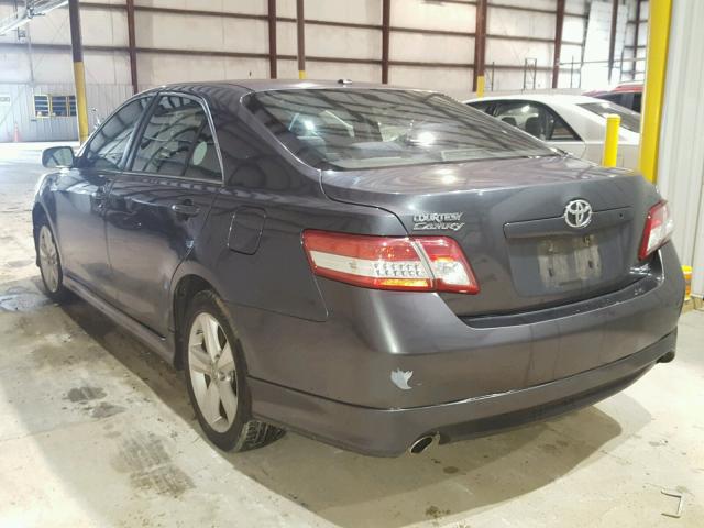 4T1BF3EK2AU012417 - 2010 TOYOTA CAMRY BASE GRAY photo 3