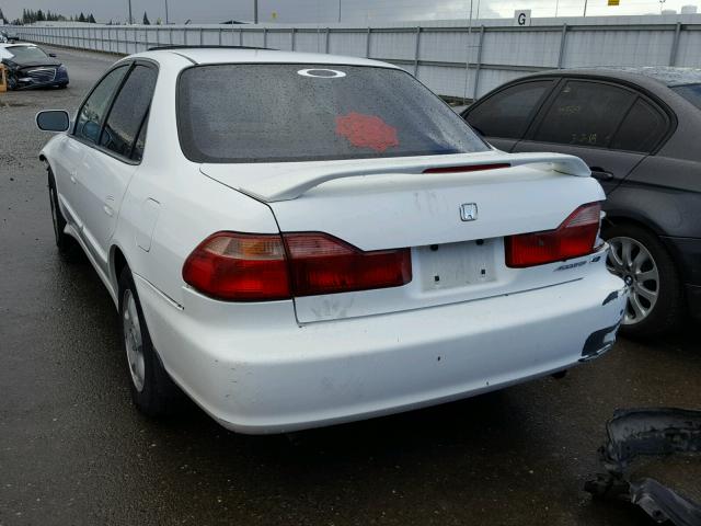 1HGCG1655WA025854 - 1998 HONDA ACCORD EX WHITE photo 3