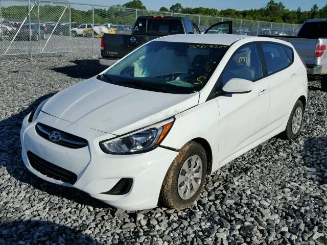 KMHCT5AE1FU207506 - 2015 HYUNDAI ACCENT GS WHITE photo 2