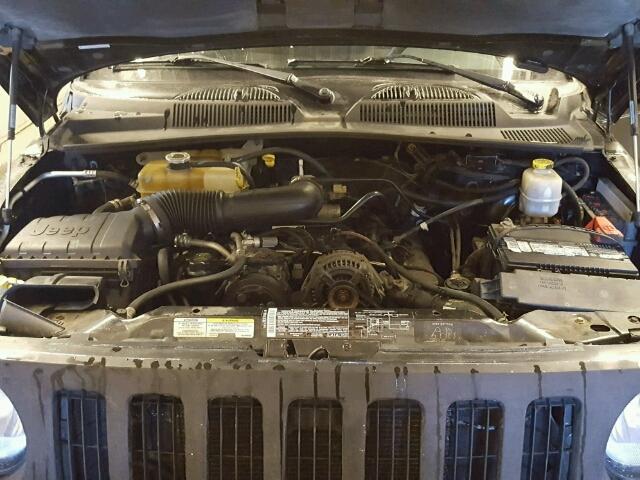 1J4GL38K05W726422 - 2005 JEEP LIBERTY RE BLACK photo 7