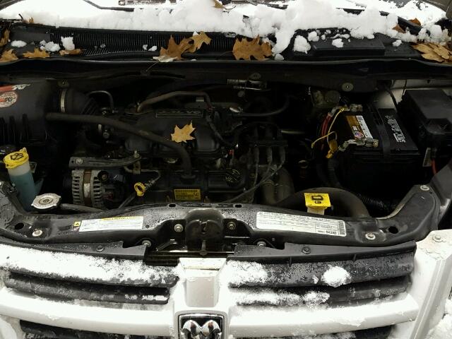 2D4RN4DE0AR145314 - 2010 DODGE GRAND CARA SILVER photo 7