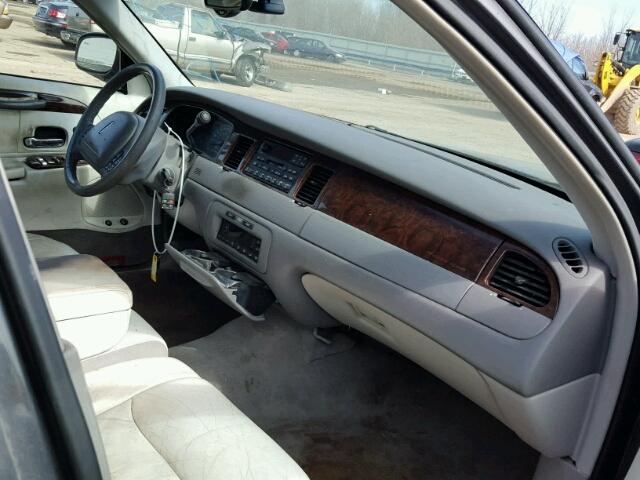 1LNHM82W1YY842670 - 2000 LINCOLN TOWN CAR S GRAY photo 5