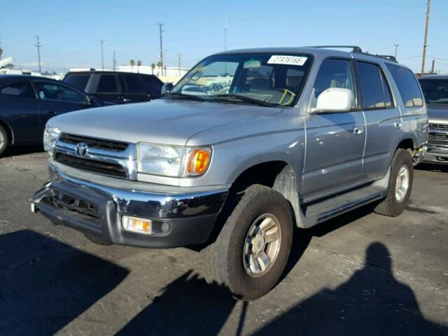 JT3GN86R620252766 - 2002 TOYOTA 4RUNNER SR SILVER photo 2