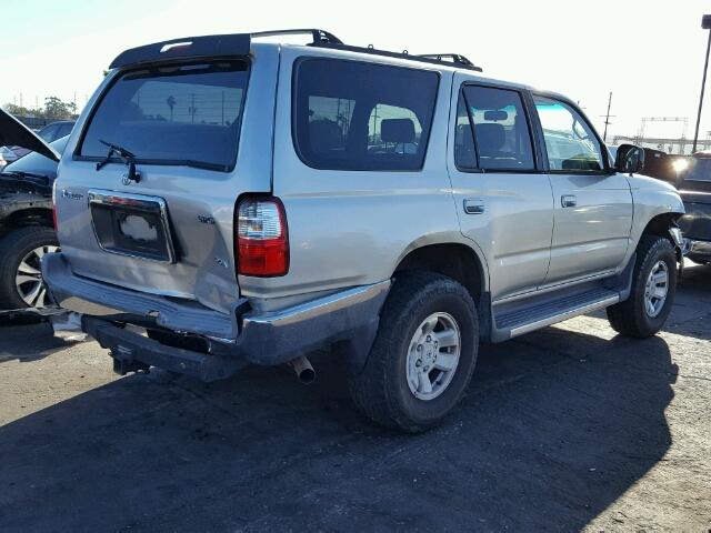 JT3GN86R620252766 - 2002 TOYOTA 4RUNNER SR SILVER photo 4