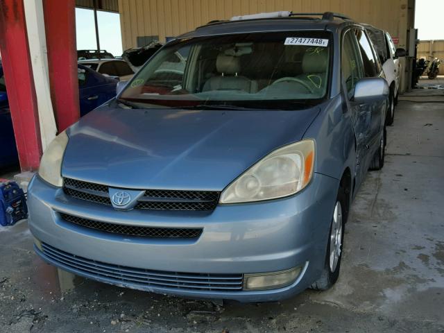 5TDZA22C74S179504 - 2004 TOYOTA SIENNA XLE BLUE photo 2