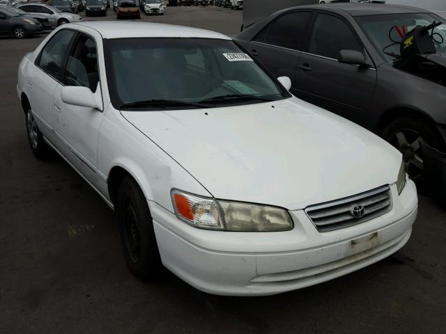 4T1BG22K11U823217 - 2001 TOYOTA CAMRY CE WHITE photo 1