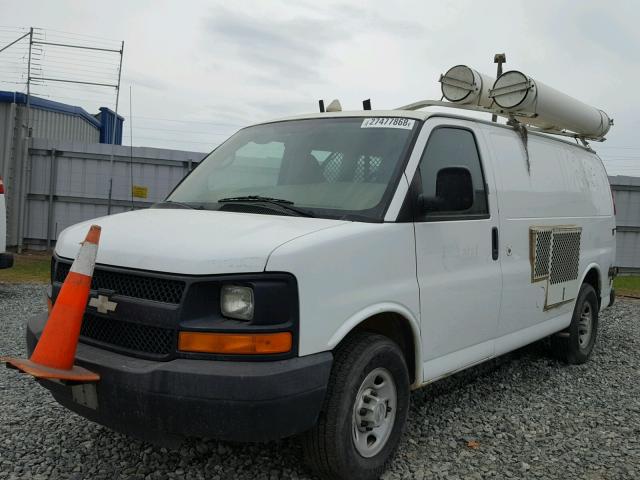 1GCHG35K681159167 - 2008 CHEVROLET EXPRESS G3 WHITE photo 2