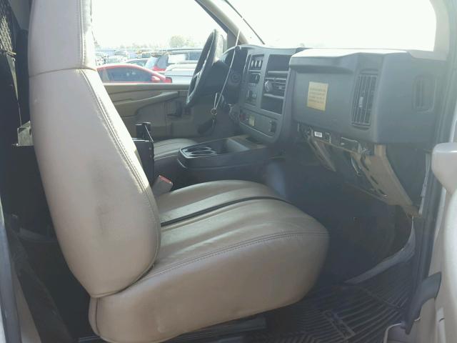 1GCHG35K681159167 - 2008 CHEVROLET EXPRESS G3 WHITE photo 5