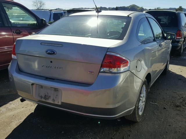 1FAHP33N58W151289 - 2008 FORD FOCUS SE GRAY photo 4