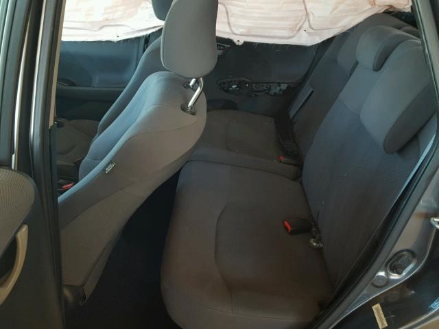 JHMGE8H33DC005595 - 2013 HONDA FIT GRAY photo 6