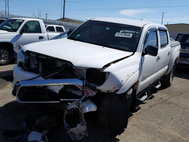 5TFJU4GN3FX065409 - 2015 TOYOTA TACOMA DOU WHITE photo 2