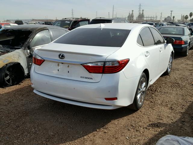 JTHBW1GG2F2089601 - 2015 LEXUS ES 300H WHITE photo 4