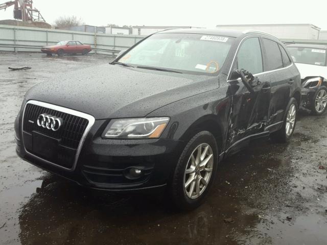 WA1LKAFP9AA074685 - 2010 AUDI Q5 PREMIUM BLACK photo 2