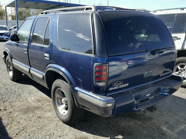 1GNCS13W4X2185768 - 1999 CHEVROLET BLAZER BLUE photo 3