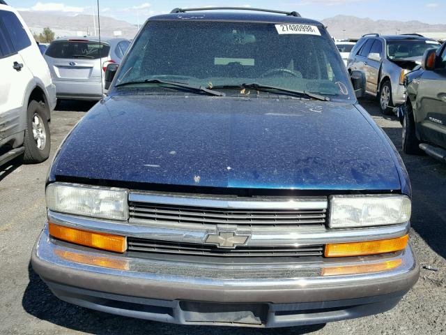 1GNCS13W4X2185768 - 1999 CHEVROLET BLAZER BLUE photo 9