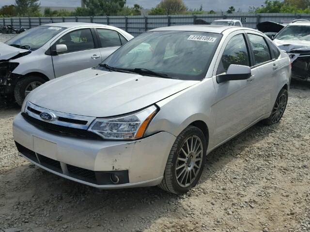 1FAHP36N39W203290 - 2009 FORD FOCUS SES SILVER photo 2