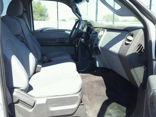 1FT8W3BT4BEB00246 - 2011 FORD F350 SUPER WHITE photo 5