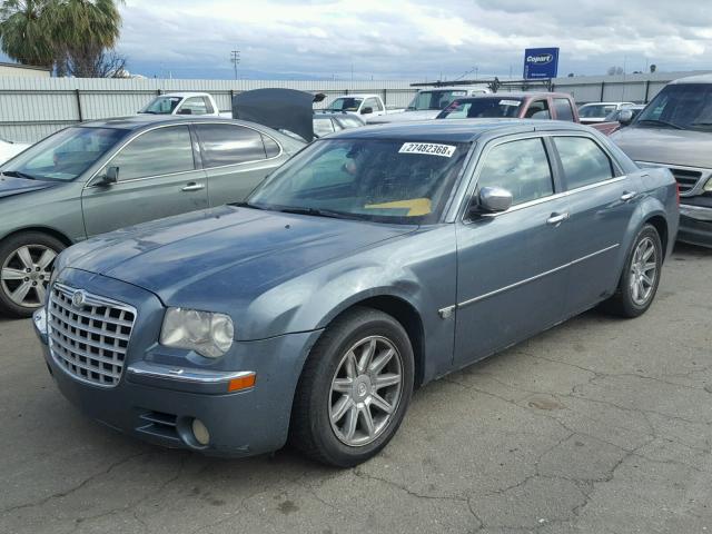 2C3JA63H55H693810 - 2005 CHRYSLER 300C BLUE photo 2