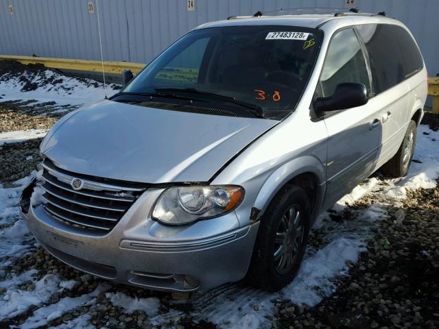 2A8GP64L96R829075 - 2006 CHRYSLER TOWN & COU SILVER photo 2