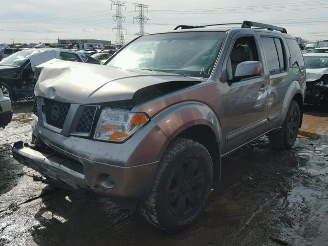 5N1AR18W65C766275 - 2005 NISSAN PATHFINDER GRAY photo 2