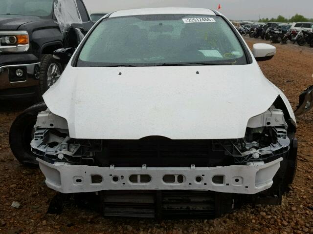 1FADP3F22EL454818 - 2014 FORD FOCUS SE WHITE photo 9