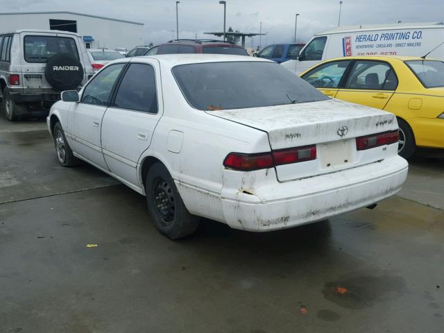 JT2BF22K1W0113104 - 1998 TOYOTA CAMRY CE WHITE photo 3