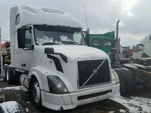 4V4NC9GH47N463225 - 2007 VOLVO VN VNL WHITE photo 1