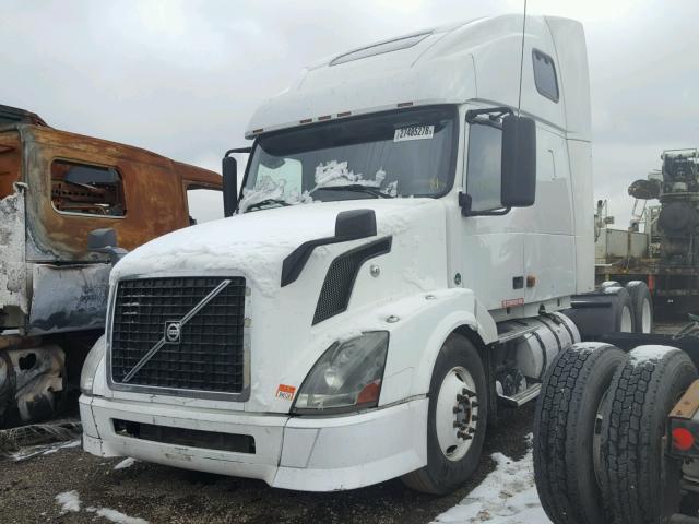 4V4NC9GH47N463225 - 2007 VOLVO VN VNL WHITE photo 2