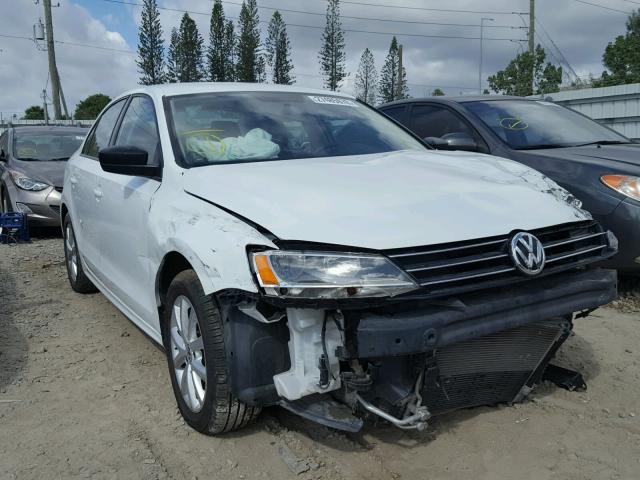 3VWD17AJ7FM237537 - 2015 VOLKSWAGEN JETTA SE WHITE photo 1