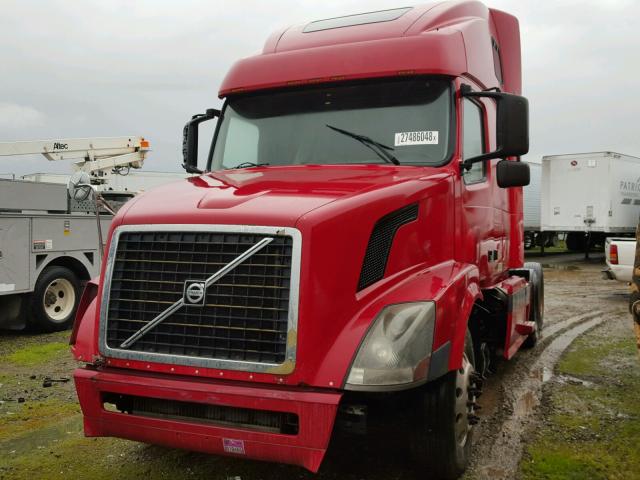 4V4NC9TG64N349543 - 2004 VOLVO VN VNL RED photo 2