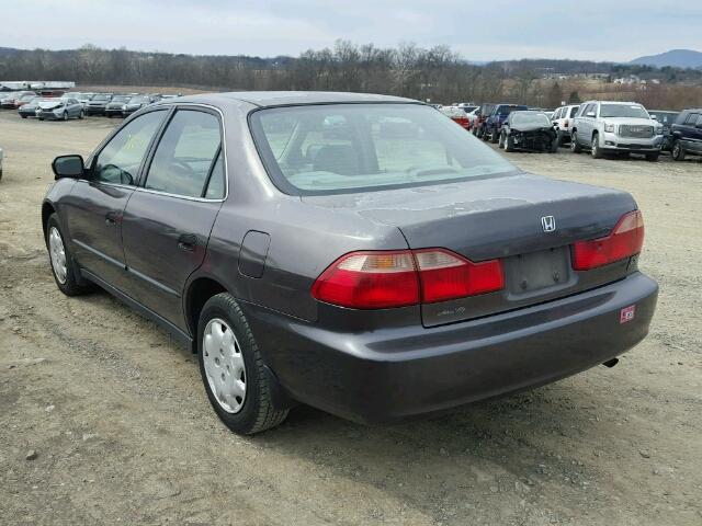 1HGCG6659XA156283 - 1999 HONDA ACCORD LX GRAY photo 3