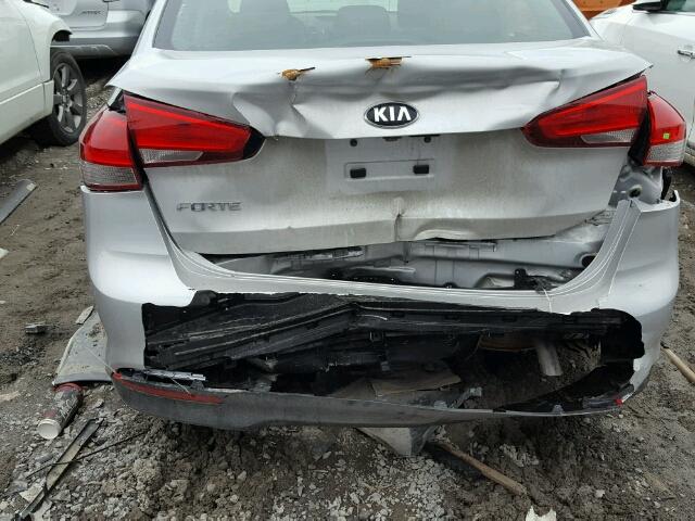 3KPFL4A78JE207054 - 2018 KIA FORTE LX SILVER photo 9