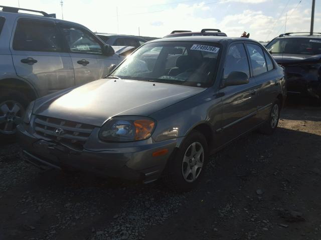 KMHCG45C44U517847 - 2004 HYUNDAI ACCENT GL GRAY photo 2