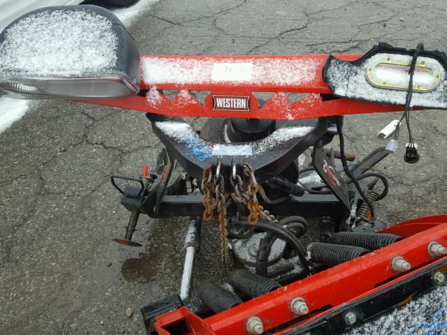 300091 - 2006 PLOW PLOW RED photo 5