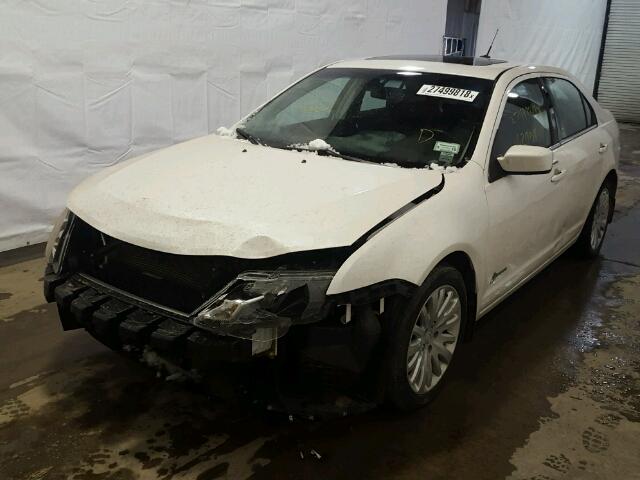 3FADP0L36CR405437 - 2012 FORD FUSION HYB WHITE photo 2