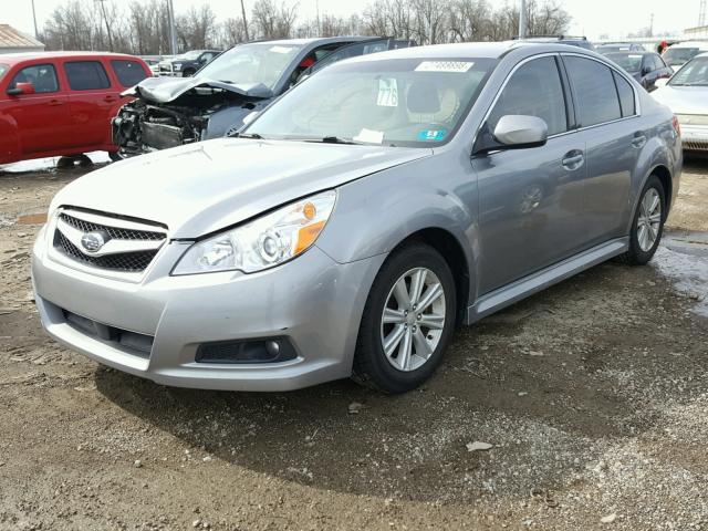 4S3BMCB64A3217695 - 2010 SUBARU LEGACY 2.5 SILVER photo 2