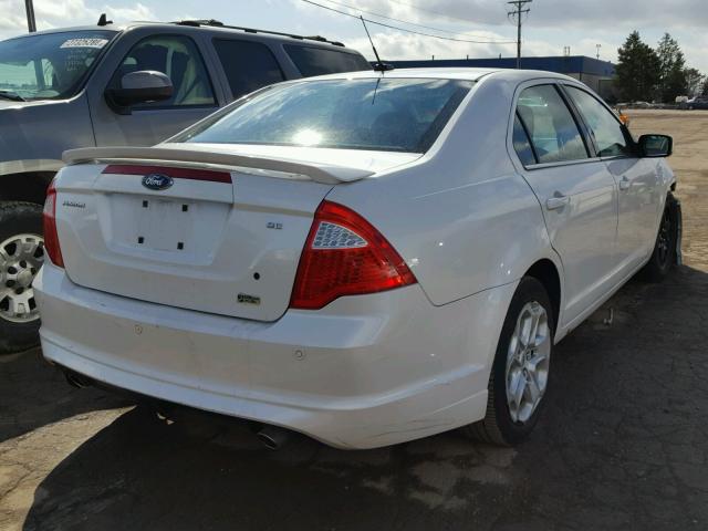 3FAHP0HG3AR165984 - 2010 FORD FUSION SE WHITE photo 4