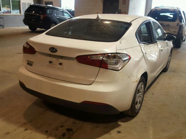 KNAFX4A67F5303186 - 2015 KIA FORTE LX WHITE photo 4