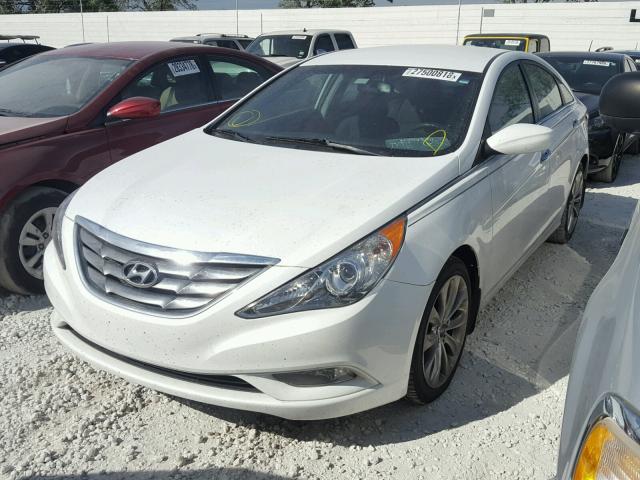 5NPEC4AB6CH354925 - 2012 HYUNDAI SONATA SE WHITE photo 2