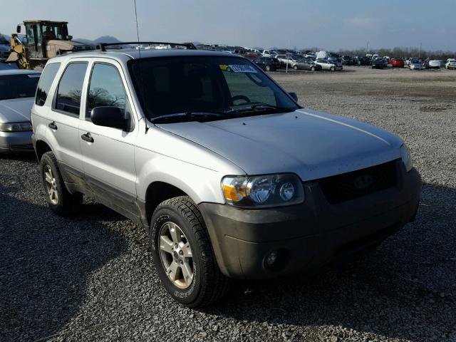 1FMYU93115KB61495 - 2005 FORD ESCAPE XLT SILVER photo 1