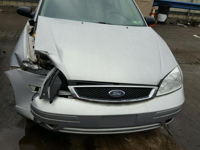 3FAFP31N15R158796 - 2005 FORD FOCUS ZX3 SILVER photo 7