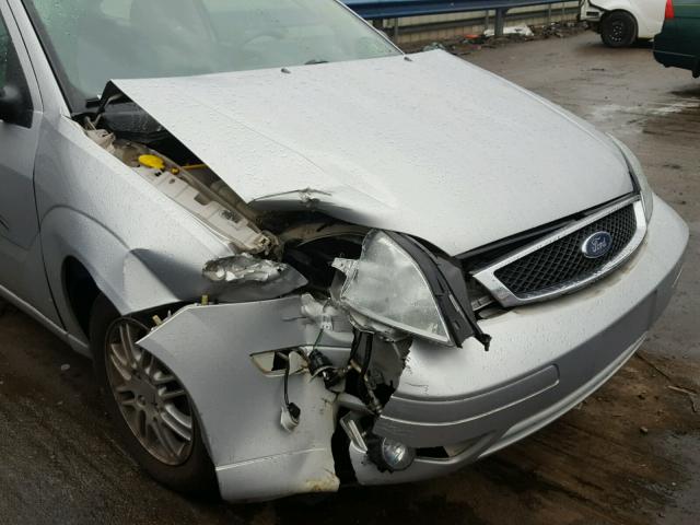 3FAFP31N15R158796 - 2005 FORD FOCUS ZX3 SILVER photo 9