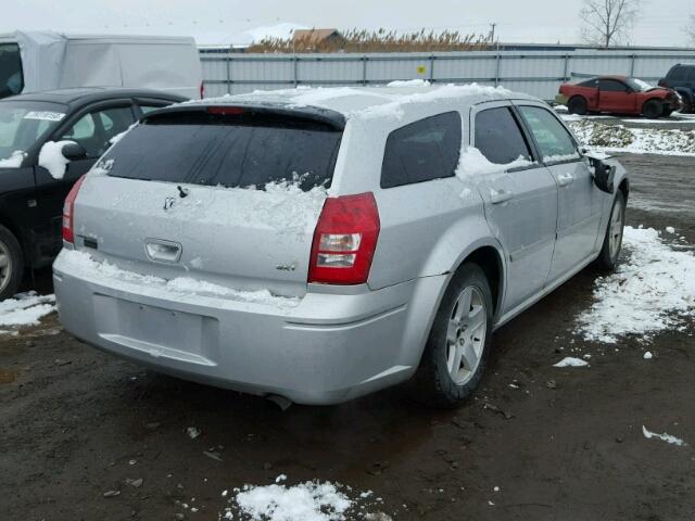 2D4FV48V65H129501 - 2005 DODGE MAGNUM SXT SILVER photo 4