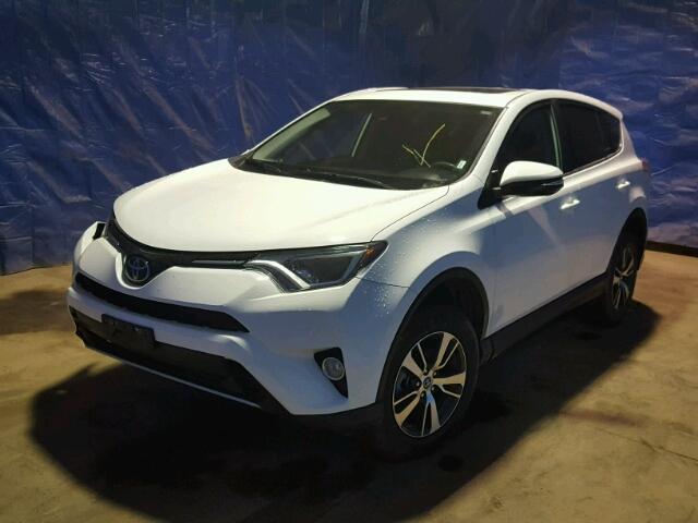 2T3RFREV1JW702842 - 2018 TOYOTA RAV4 ADVEN WHITE photo 2