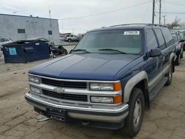 1GNFK16R6WJ370413 - 1998 CHEVROLET SUBURBAN K BLUE photo 2