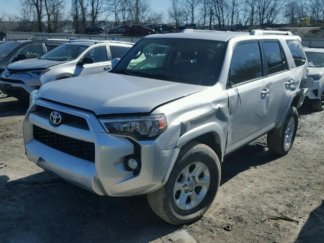 JTEBU5JR7H5423529 - 2017 TOYOTA 4RUNNER SR SILVER photo 2