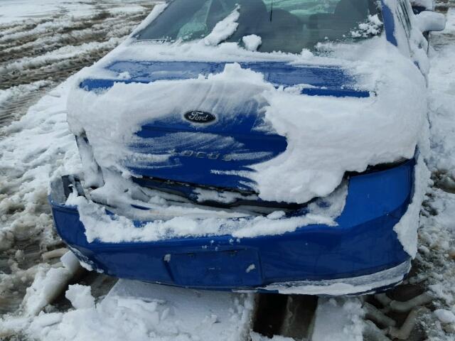 1FAHP3FNXAW123666 - 2010 FORD FOCUS SE BLUE photo 9