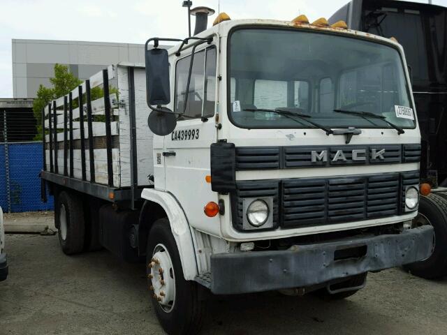 VG6M111B9FB022883 - 1985 MACK 200 WHITE photo 1